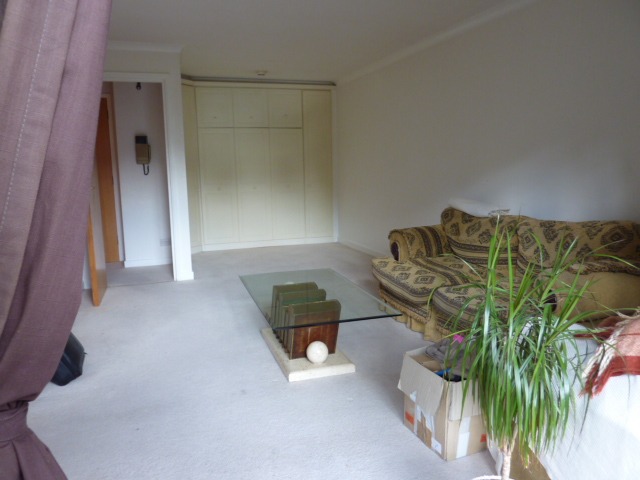 Studio flat to rent Brompton Park Crescent Reception/Studio