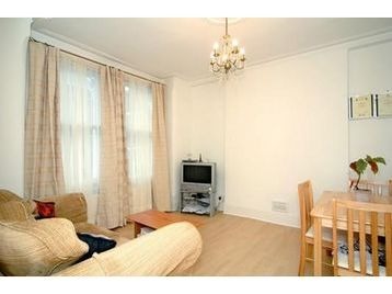 Leaving Room, One Bedroom Flat, Munster Road, Fulham