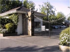 Studio Flat to Let Brompton Park Crescent, Fulham