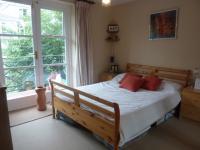 Two Bedroom Flat to Let in Brompton Park Crescent,