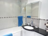 Two bedroom flat for rent Brompton Park Crescent